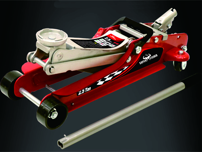 Thick industrial-grade steel construction and continuous welding details of the floor jack
